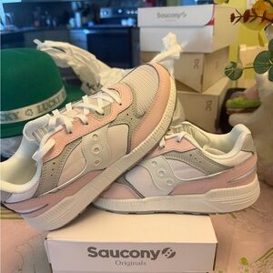 Saucony Eclipse KDZ sz 4m/5.5 woman new in box ..